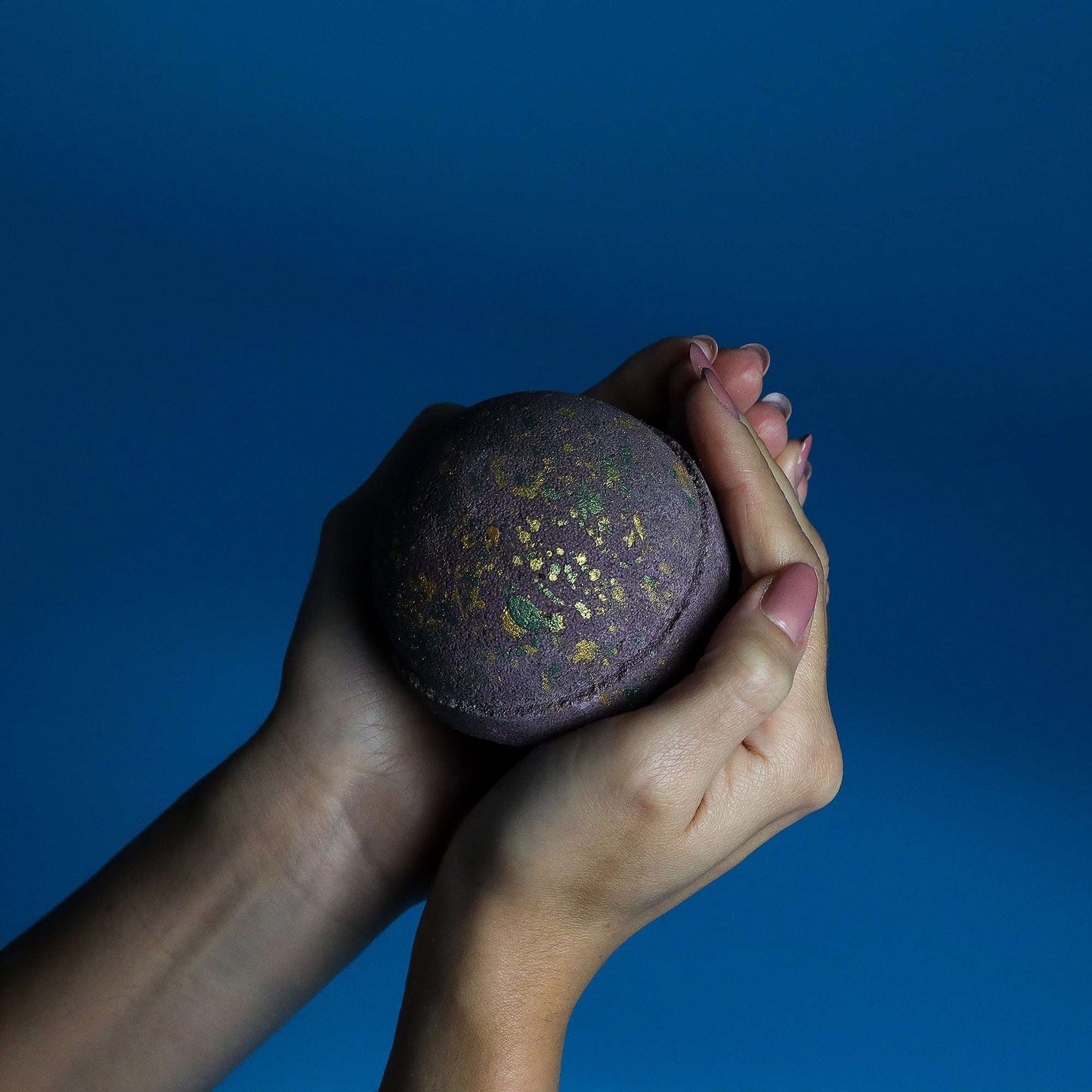 Dubai Bath Bomb – Emerald Oudh Truffle